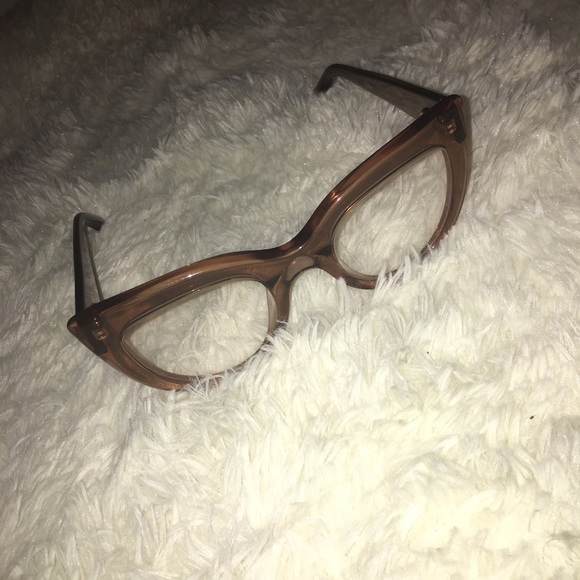 Glass( no prescription) - Picture 4 of 5